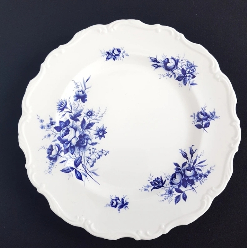 Royal Albert CONNOISSEUR Flow Blue Dinner Plate, 10.25 inch, Blue Flowers